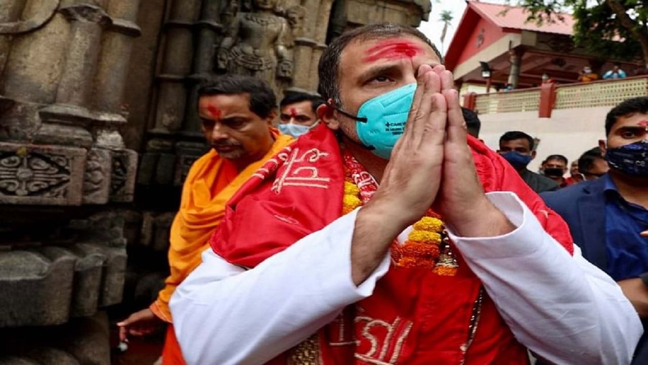  ५१ शक्तिपीठांपैकी मुख्य शक्तिपीठ म्हणजे कामाख्या मातेच्या पवित्र मंदिर. असे मानले जाते की जी साधना कुठेही यशस्वी होत नाही, ती साधना या मंदिरात नक्की साध्या होते. काळ्या जादूच्या कर्मासाठी कामाख्या शक्तीपीठ हे महत्त्वचे ठिकाण मानले जाते. कामाख्याच्या पवित्र निवासस्थानातून कोणीही रिकाम्या हाताने जात नाही. चमत्कारांनी भरलेल्या या मंदिरात देशातील अनेक बड्या नेत्यांनी विजयासाठी पूजा केल्या आहेत. 