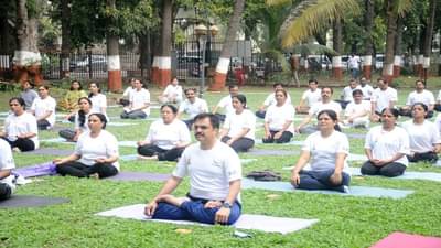 Nashik| आजादी का अमृत महोत्सवानिमित्त जिल्हाधिकारी कार्यालयात योगाभ्यासाचा संकल्प