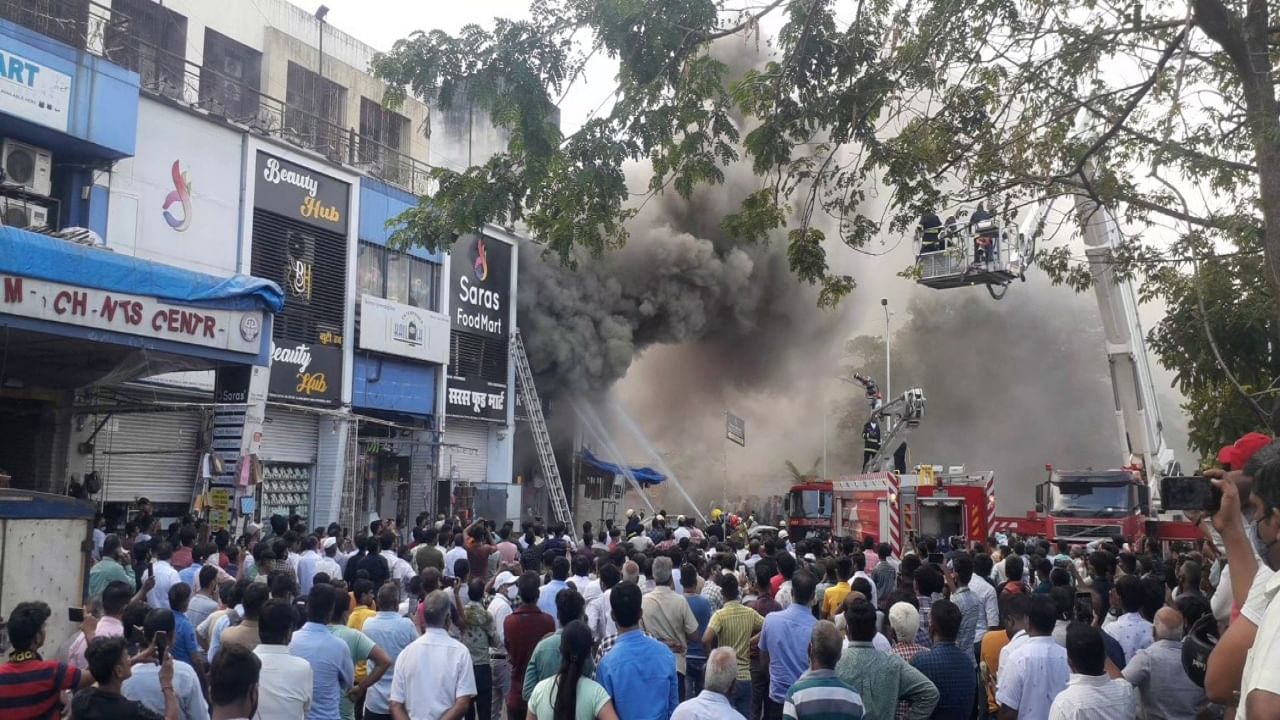 नवी मुंबईत एपीएमसी मर्चंट चेंबर मधील दुकानाला आग