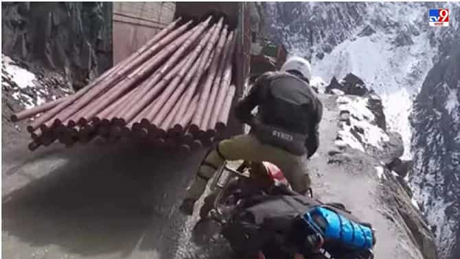 ओव्हरटेकचा एक प्रयत्न आणि खोल दरीत पडता पडता वाचला, हिमालयातील रस्त्यांवरचा थरार पाहा!