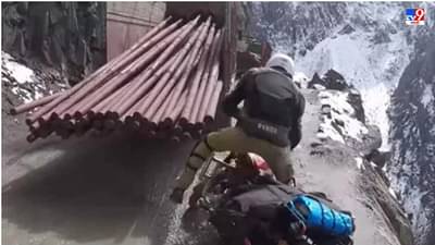 ओव्हरटेकचा एक प्रयत्न आणि खोल दरीत पडता पडता वाचला, हिमालयातील रस्त्यांवरचा थरार पाहा!