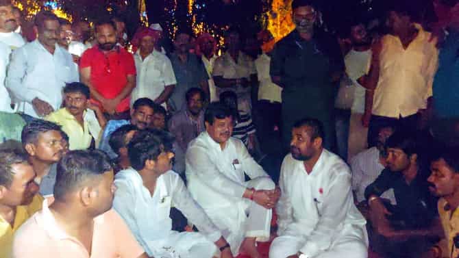 ऊन, वारा आणि आज तर पावसाला तोंड देत एसटी कर्मचारी आस लावून, त्यांच्याकडे लक्ष द्याल का?