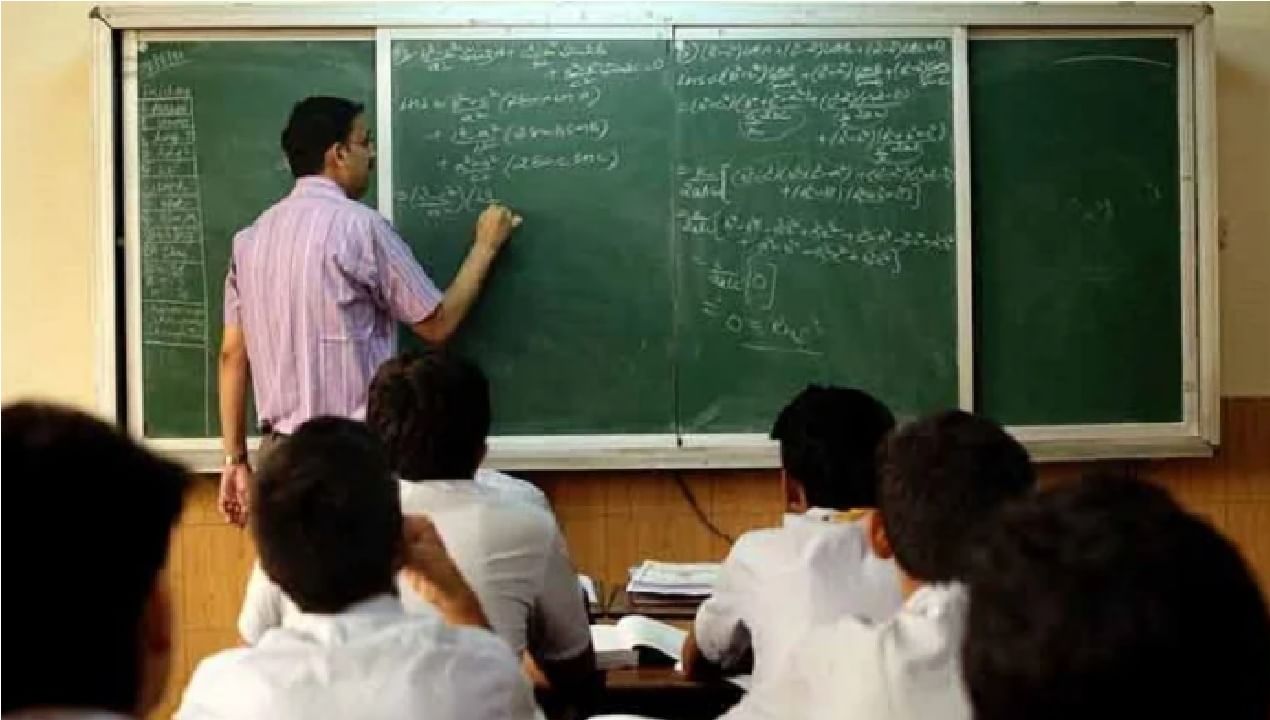 TET Exam : टीईटी उत्तीर्ण नसलेल्या शिक्षकांवर नवं संकट, पगार थांबवण्याच्या शिक्षण विभागाच्या सूचना, मुख्याध्यापकांना इशारा TET Exam : टीईटी उत्तीर्ण नसलेल्या शिक्षकांवर नवं संकट, पगार थांबवण्याच्या शिक्षण विभागाच्या सूचना, मुख्याध्यापकांना इशारा