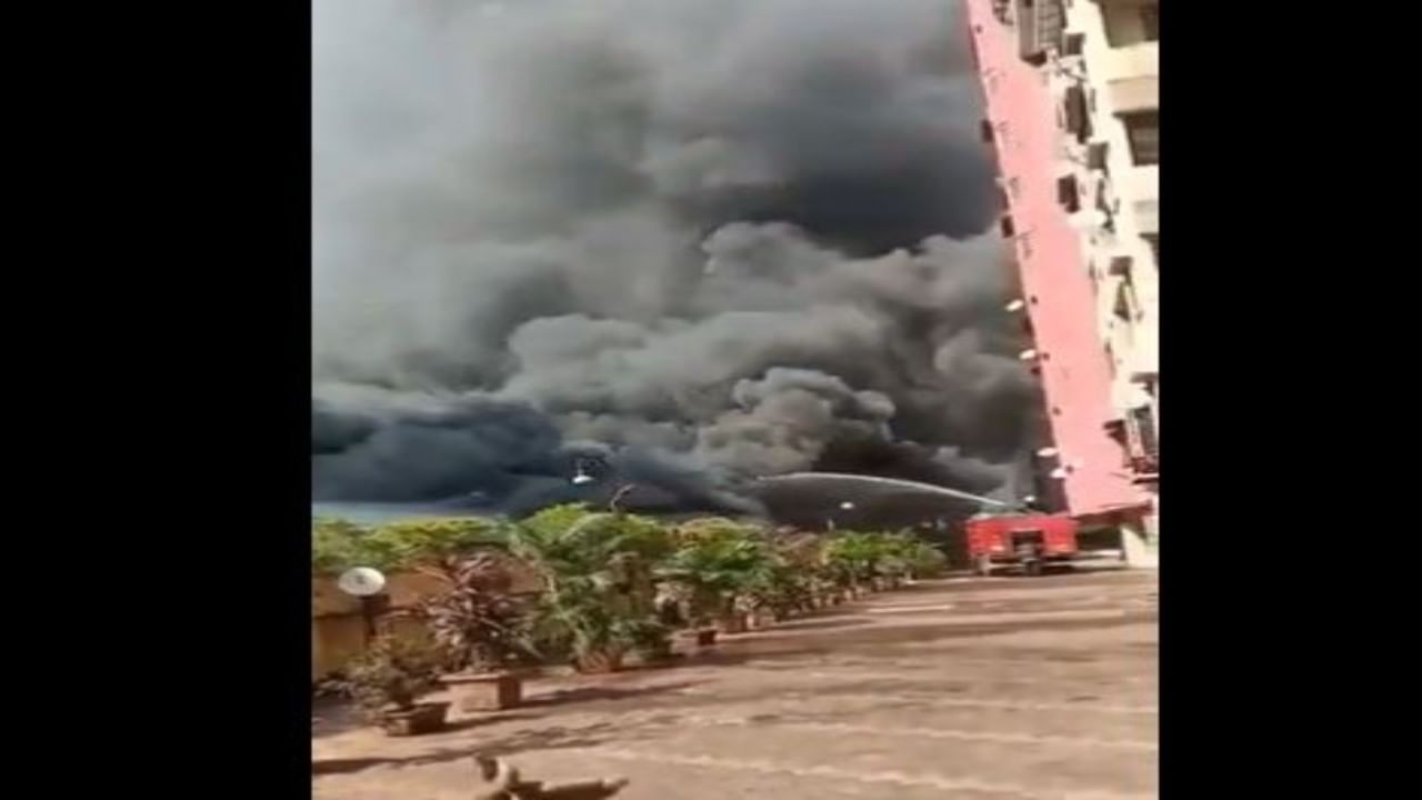 VIDEO | Fire in Mumbai: पवईत कार शोरूमला भीषण आग