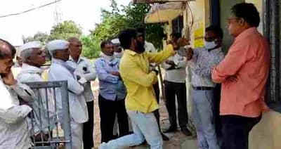 लाइटच्या डीपीसाठी औरंगाबादेत फुलंब्रीतील शेतकरी आक्रमक, उपअभियंत्याला मारहाण