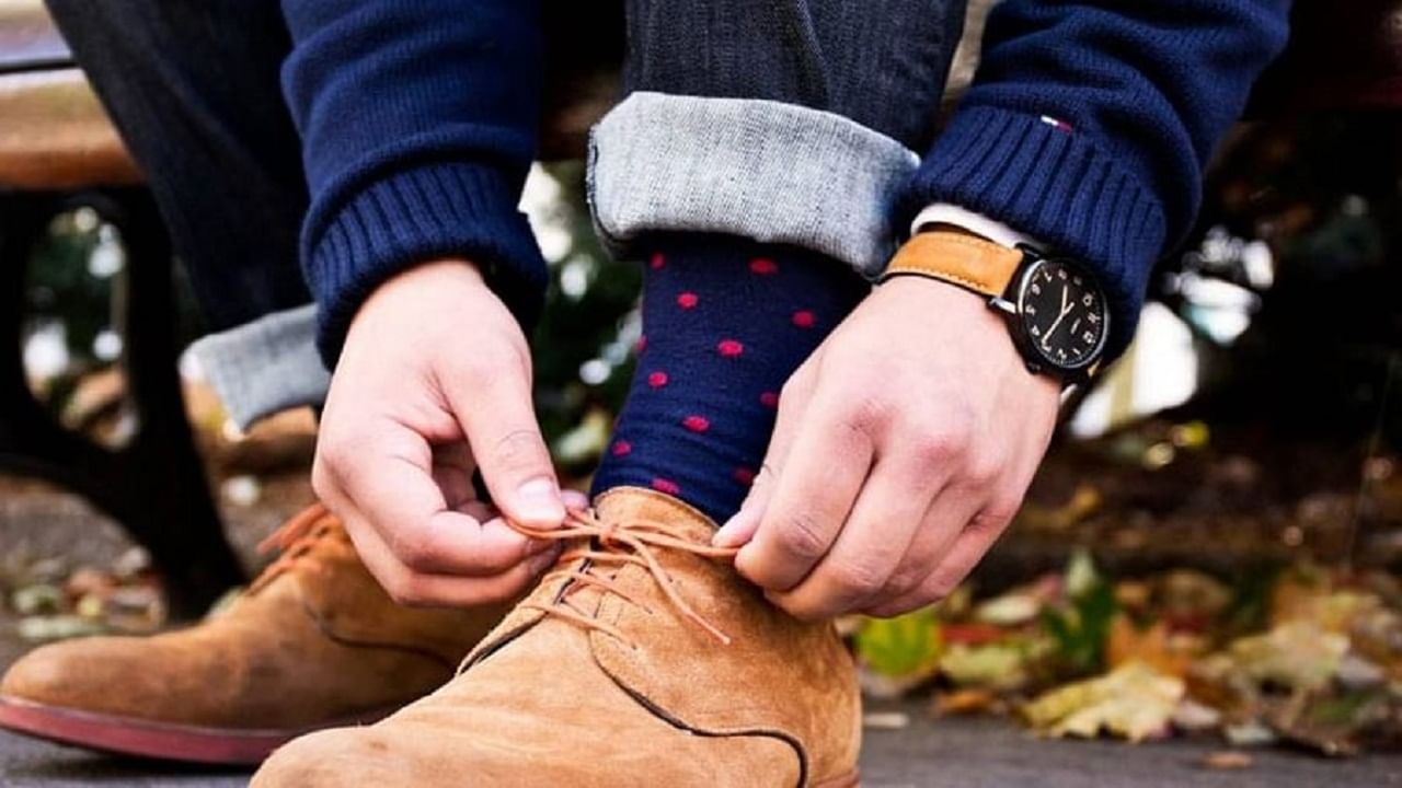 Astro tips for shoes  | फाटलेले, तुटलेले शुज वापरताय? आत्ताच बदला नाहीतर शनीचा कोप झालाच म्हणून समजा