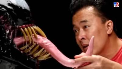 Video: वेनॉमचा मुखवटा घालून वडिल दरवाजामागे लपून बसले, पाहा समोर येताच मुलाचे काय हाल झाले!