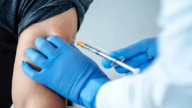 Booster Dose: लागा कामाला ! आजपासून बुस्टर डोस, फ्रंटलाईन कर्मचाऱ्यांसह व्याधीग्रस्त असणाऱ्या ज्येष्ठांसाठी मोठं पाऊल