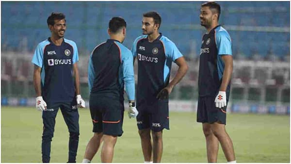 रोहितने 11 चेंडूत 5 विकेट घेणारा गोलंदाज मैदानात उतरवला, डेब्यू सामन्यात 2 बळी घेत विश्वास सार्थ ठरवला