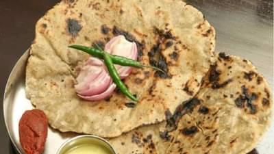 Weight Loss : वजन कमी करण्यासाठी बाजरीची भाकरी अत्यंत फायदेशीर, वाचा याबद्दल अधिक!