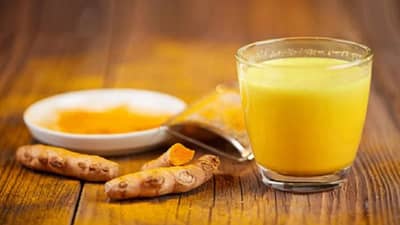 Health Care : हळदीचा चहा आरोग्यासाठी अत्यंत फायदेशीर, जाणून घ्या हळदीचे औषधी गुणधर्म!