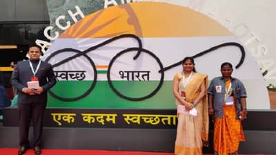 लातूर मनपाच्या स्वच्छता कर्मचाऱ्यांचा हवाई सफर, राष्ट्रपतींच्या हस्ते पुरस्काराचे वितरण