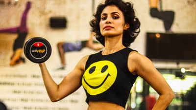 Manisha Kelkar | अभिनेत्रीच नव्हे तर, फॉर्म्युला फोर कार रेसरही, अपघातावर मात करत केलं जबरदस्त बॉडी ट्रान्सफॉरमेशन!