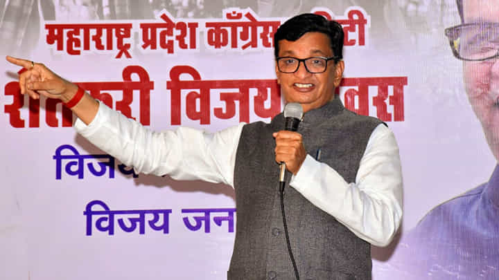 कंगनाचं संरक्षण आणि पुरस्कार पाहून गोखलेंनाही ‘पद्मश्री’ व्हायचंय दिसतंय; बाळासाहेब थोरातांचा जोरदार टोला कंगनाचं संरक्षण आणि पुरस्कार पाहून गोखलेंनाही ‘पद्मश्री’ व्हायचंय दिसतंय; बाळासाहेब थोरातांचा जोरदार टोला