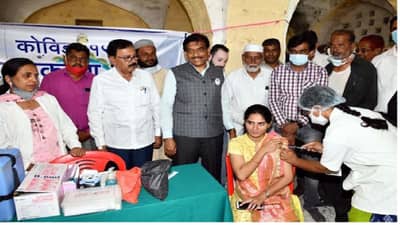 Aurangabad: जिल्ह्यातील लसीकरणाची जबाबदारी आता सरपंचांवर, पहिल्या 25 गावांना देणार निधी