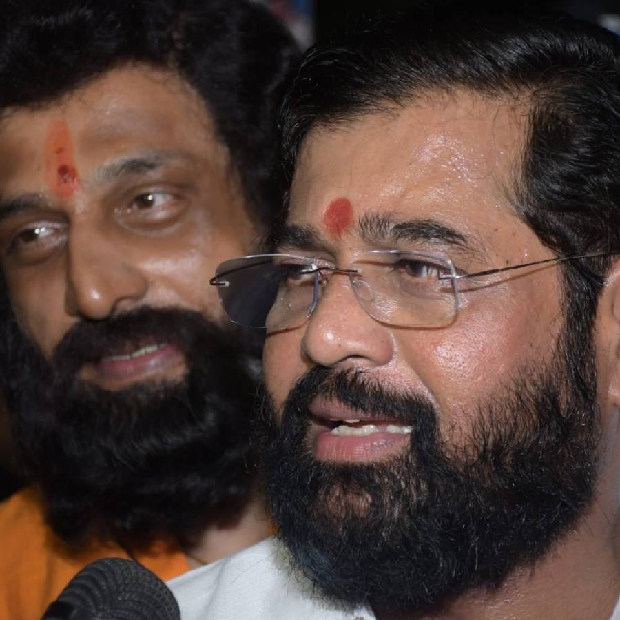 रिक्षा  चालक म्हणून काम करत असतानाच  शिवसेना प्रमुख बाळासाहेब ठाकरे आणि ठाण्यातील शिवसेनेचे नेते आनंद दिघे यांच्या संपर्कात आले. तेव्हा त्यांचं वय होतं 18 वर्ष. वयाच्या अवघ्या अठराव्या वर्षी त्यांनी शिवसेनेतून राजकीय श्रीगणेशा केला. 
