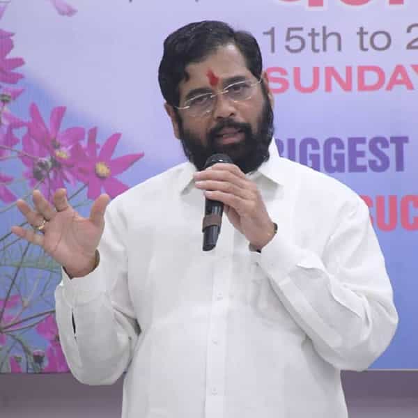 महाराष्ट्रतील शिवसेना नेते एकनाथ शिंदे नॉट रिचेबला आल्यापासून महाराष्ट्रातील राजकीय घडामोडीना वेग आला आहे. महाराष्ट्रातील महाविकास आघाडीचे सरकार धोक्यात आणणारे शिवसेना नेते एकनाथ शिंदे कसे घडले