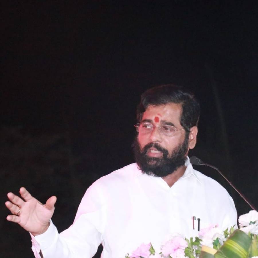 पहिल्याच विधानसभा निवडणुकीत ते निवडून आले. 2004 पासून सलग चार वेळा ते कोपरी पाचपाखाडी मतदारसंघातून आमदारपदी निवडून आलेले आहेत. त्यानंतर 2014मध्ये शिवसेना विरोधी पक्षात बसणार होती. तेव्हा 12 दिवसांसाठी ते गटनेते झाले होते. त्यानंतर शिवसेना सत्तेत गेल्यानंतर ते मंत्रीही झाले. 2019मध्ये ते कोपरी पाचपाखाडी विधानसभा मतदारसंघातून विजयी झाले. सध्या ते ठाकरे सरकारमध्ये नगरविकास मंत्री आहेत. 
