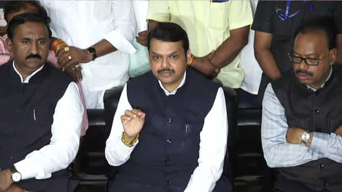 12 तारखेची हिंसा डिलीट करून 13 तारखेच्या घटनेवर जोर का दिला जात आहे?, यशोमती ठाकूर गप्प का?; देवेंद्र फडणवीसांचा सवाल