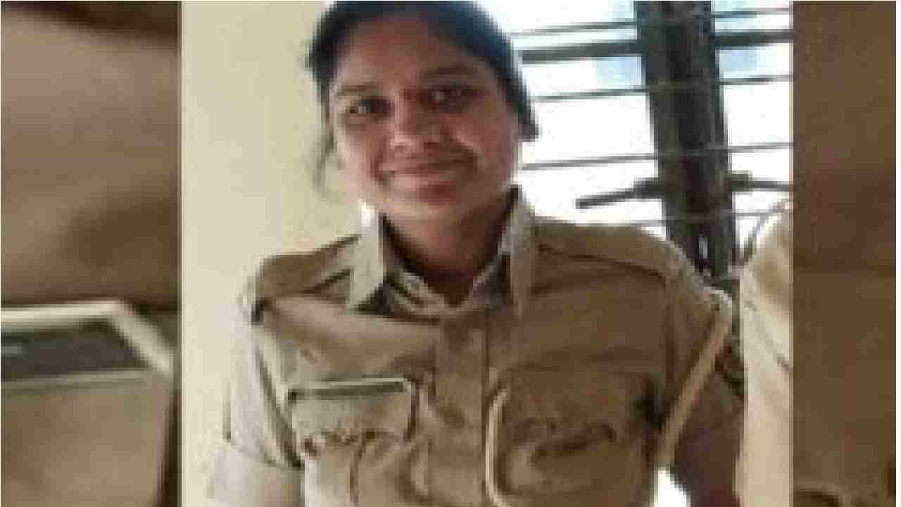 वाघाच्या हल्ल्यात मृत्यूमुखी पडलेल्या वनरक्षक ढुमणे यांच्या कुटुंबाला 15 लाखांची मदत, पतीला नोकरी, मुख्यमंत्र्यांची घोषणा वाघाच्या हल्ल्यात मृत्यूमुखी पडलेल्या वनरक्षक ढुमणे यांच्या कुटुंबाला 15 लाखांची मदत, पतीला नोकरी, मुख्यमंत्र्यांची घोषणा