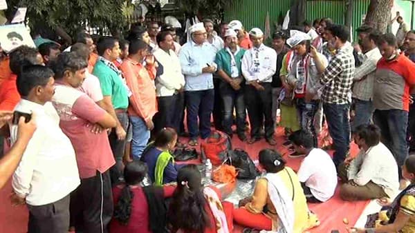 दिल्लीत विलीनीकरण झालं, महाराष्ट्रात का नाही? आम आदमी पार्टीचा एसटी कर्मचाऱ्यांच्या आंदोलनावर सवाल