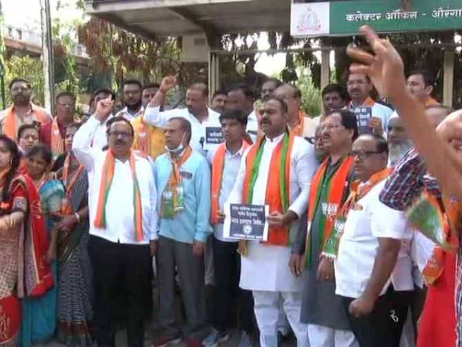 औरंगाबादमध्ये भाजपचे आंदोलन, नांदेड-मालेगाव-अमरावती दंगलीचा निषेध, जिल्हाधिकारी कार्यालयासमोर घोषणाबाजी