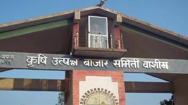 दुष्काळात तेरावा..! पावसाच्या पाण्यात शेतकऱ्यांचे सोयाबीन, नुकसानभरपाई मिळणार तरी कशी?