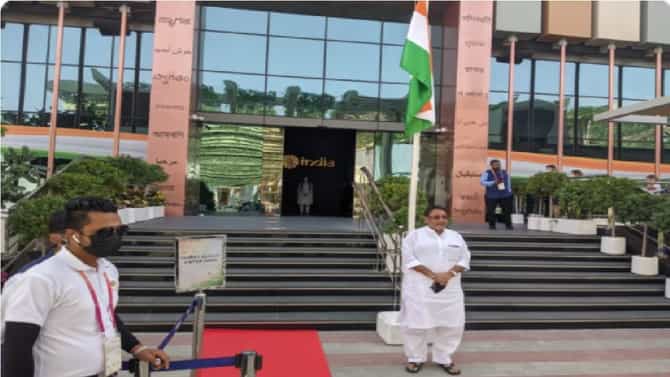 वानखेडेंच्या मागे हात धुवून लागलेल्या नवाब मलिक यांच्या दुबई दौऱ्याचं कारण काय?