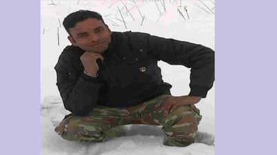 धक्कादायक: रस्त्यावरील खड्ड्यामुळे हादरे बसल्याने रायफलमधून सुटली गोळी, हिंगोलीत जवानाचा मृत्यू!