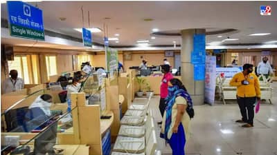 बरमोडा घालून बँकेत आल्याने SBI ने खातेदाराला बाहेर काढलं, नेटकरी म्हणाले, कसलेही नियम घालणाऱ्या SBI मधील खाती बंद करा!