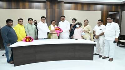 Pradnya Satav : विधान परिषद पोटनिवडणुकीत काँग्रेसच्या डॉ. प्रज्ञा सातव यांची बिनविरोध निवड