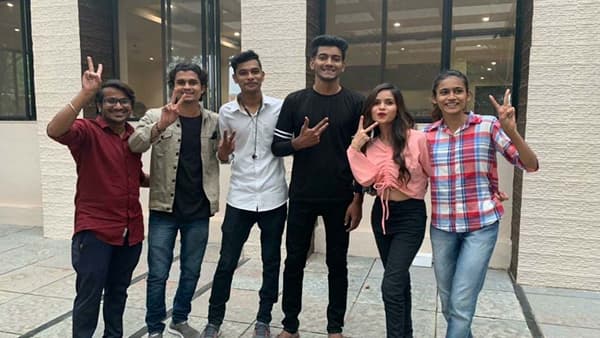 'प्रेमाच्या टेस्टमध्ये फेल झालो यार..' म्हणत 'पीबीए म्युझिक' प्रस्तुत निर्माते अँजेला आणि तेजस भालेराव निर्मित 'प्रेमाची टेस्ट' हे नवे गाणे प्रेक्षकांच्या भेटीला आले आहे.