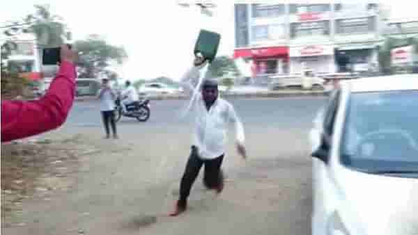 तरुणाचा रॉकेल ओतून आत्मदहनाचा प्रयत्न, अभियंत्याने जातीवाचक शिवीगाळ केल्याचा आरोप