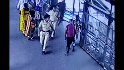 धावत्या ट्रेनमध्ये मोबाईल हिसकावणाऱ्या सराईत चोरटा डोंबिवली आरपीएफ पोलिसांच्या जाळ्यात