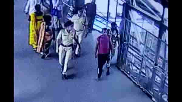 धावत्या ट्रेनमध्ये मोबाईल हिसकावणाऱ्या सराईत चोरटा डोंबिवली आरपीएफ पोलिसांच्या जाळ्यात