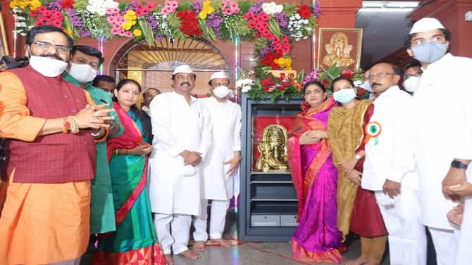 दिवेआगारमधील चोरीस गेलेल्या सुवर्ण गणेश मूर्तीच्या मुखवट्याची अजितदादांच्या हस्ते प्रतिष्ठापना