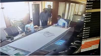 Pune Crime | जुन्नरमध्ये पतसंस्थेवर दिवसाढवळ्या दरोडा ; गोळीबारात व्यवस्थापकाचा  मृत्यू, घटना सीसीटीव्हीत कैद