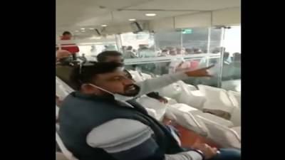 VIDEO: झारखंडचे मंत्री परत चर्चेत, India-Newzeland मैचदरम्यान भडकून स्टेडियमच्या बाहेर पडले