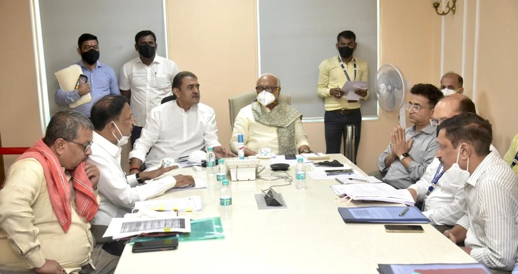 विदर्भातील धान खरेदीबाबत मंत्री भुजबळांनी घेतली बैठक; बारदाना खरेदीचे प्रस्ताव सादर करण्याचे आदेश विदर्भातील धान खरेदीबाबत मंत्री भुजबळांनी घेतली बैठक; बारदाना खरेदीचे प्रस्ताव सादर करण्याचे आदेश