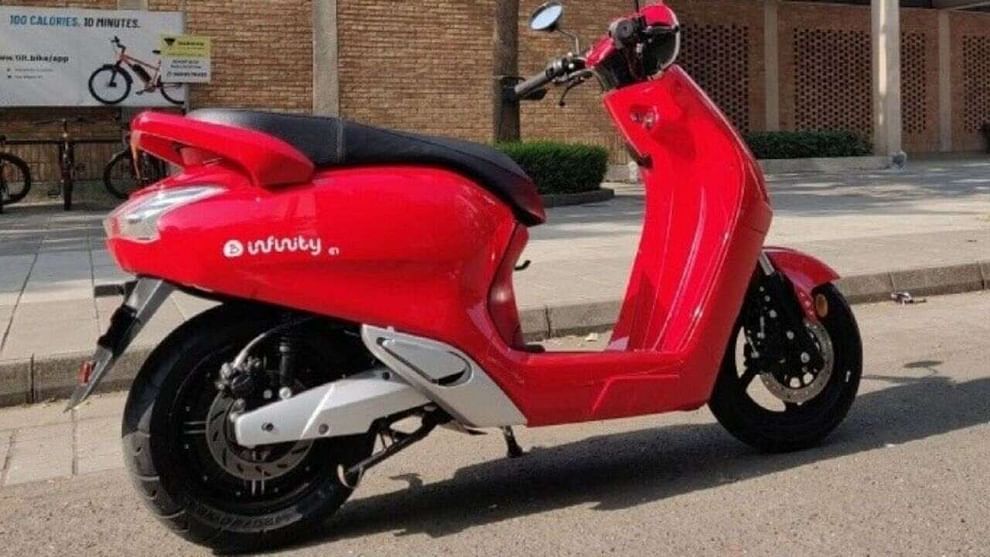 देशातील पहिली बॅटरी स्वॅपेबल Bounce Electric Scooter लाँचिंगसाठी सज्ज, Ola S1 ला टक्कर देशातील पहिली बॅटरी स्वॅपेबल Bounce Electric Scooter लाँचिंगसाठी सज्ज, Ola S1 ला टक्कर