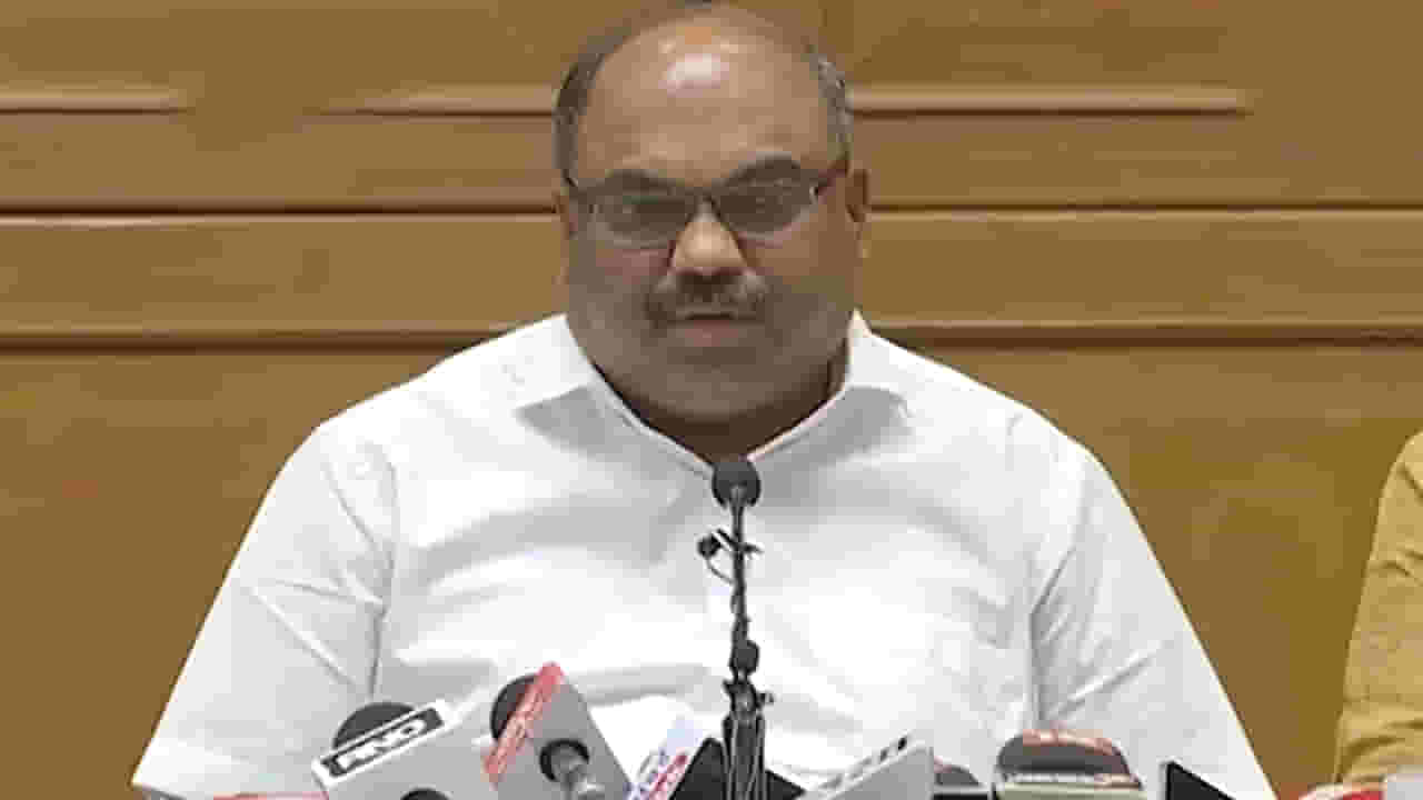 Anil Parab | एसटी कर्मचाऱ्यांनी पगारवाढ घ्यावी, एसटीला मुळ पदावर आणावं : अनिल परब Anil Parab | एसटी कर्मचाऱ्यांनी पगारवाढ घ्यावी, एसटीला मुळ पदावर आणावं : अनिल परब