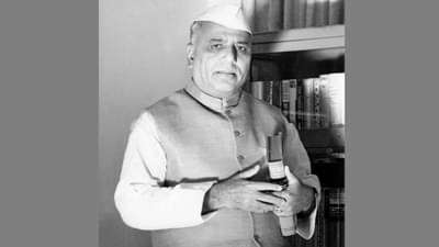 यशवंतराव चव्हाणांनी मोफत शिक्षणाच्या योजनेसाठी मुख्यमंत्रिपद पणाला लावलं, ईबीसीच्या निर्णयानं महाराष्ट्रातील पिढ्या घडल्या