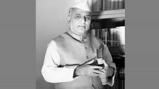 यशवंतराव चव्हाणांनी मोफत शिक्षणाच्या योजनेसाठी मुख्यमंत्रिपद पणाला लावलं, ईबीसीच्या निर्णयानं महाराष्ट्रातील पिढ्या घडल्या