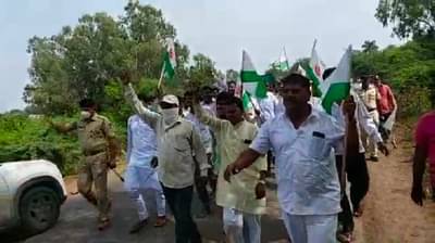 रास्तारोकोला विरोध, आंदोलकांनी धरला थेट उपमुख्यमंत्र्याच्या घराचा रस्ता, काय झाले नेमके इंदापूरात?