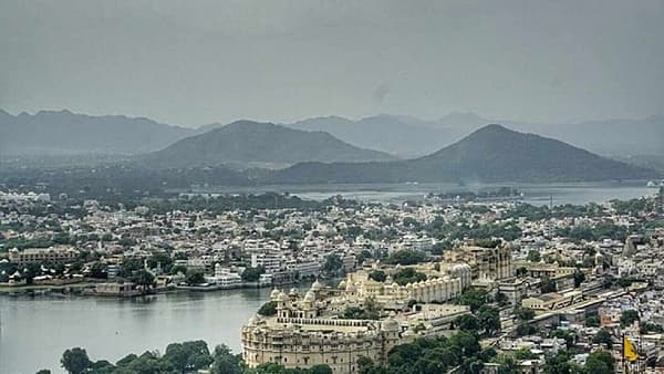 धावपळीच्या आयुष्यात प्रत्येकाला काही क्षणांची विश्रांती हवी असते. पण सध्याची परिस्थीती पाहता जर तुम्ही कमी बजेटमध्ये एखादा चांगला पर्याय शोधत असाल तर हे काही पर्याय फक्त तुमच्यासाठी
