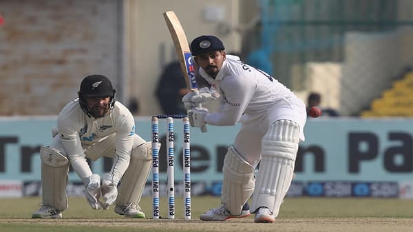 India vs nz day 1 : पहिल्या कसोटीत श्रेयस अय्यरचा बोलबाला, तर राहणे दोन चेंडूवर दोनदा बाद