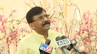 वकील कामगारांचे पोट भरणार नाही, एसटी संपावरून सदावर्तेंना संजय राऊतांचा टोला