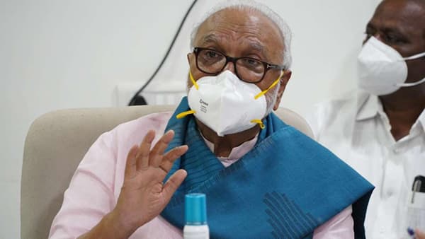 Chhagan Bhujbal: ओमिक्रॉन विषाणुच्या प्रतिबंधासाठी नागरिकांनी लसीकरणावर भर द्यावा : छगन भुजबळ