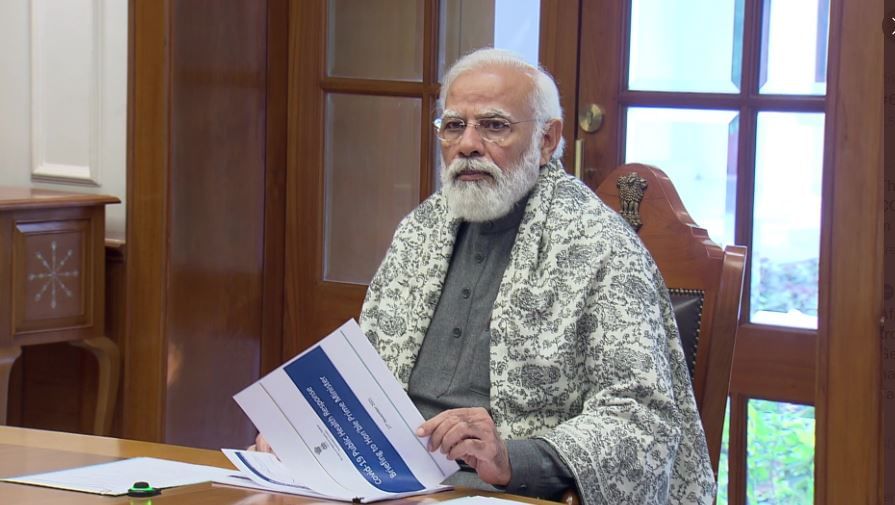 Omicron Variant: आंतरराष्ट्रीय उड्डाणे पुन्हा सुरू करण्याचा निर्णय भारत पुढे ढकलणार? पंतप्रधान मोदींची उच्चस्तरीय बैठक Omicron Variant: आंतरराष्ट्रीय उड्डाणे पुन्हा सुरू करण्याचा निर्णय भारत पुढे ढकलणार? पंतप्रधान मोदींची उच्चस्तरीय बैठक