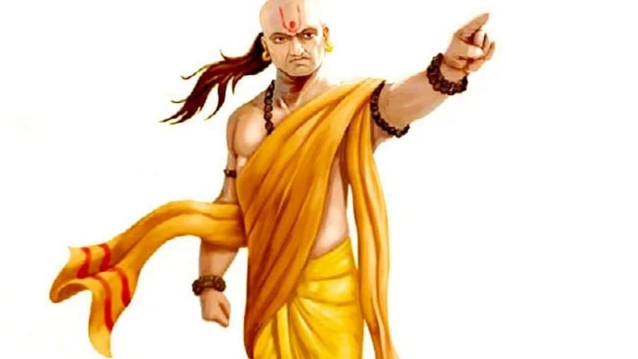 Chanakya Niti | या व्यक्तींशी नेहमी संतुलित व्यवहार ठेवावा, जाणून घ्या आचार्य चाणक्य काय सांगतात